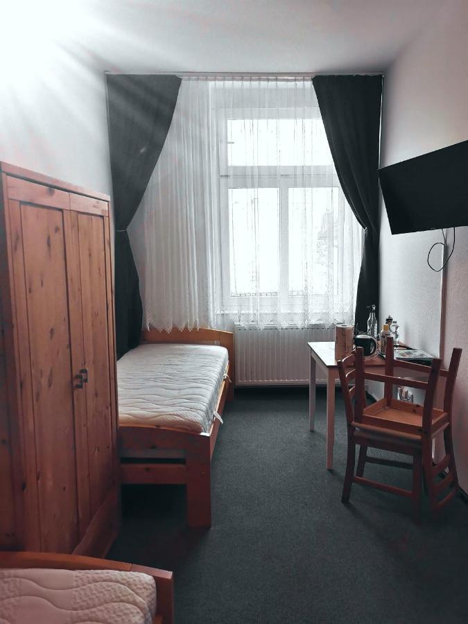 Hotel-Pension Zum Hirsch Hattersheim am Main Exterior photo